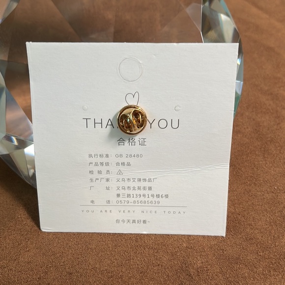 Mushroom enamel pin - Picture 4 of 5